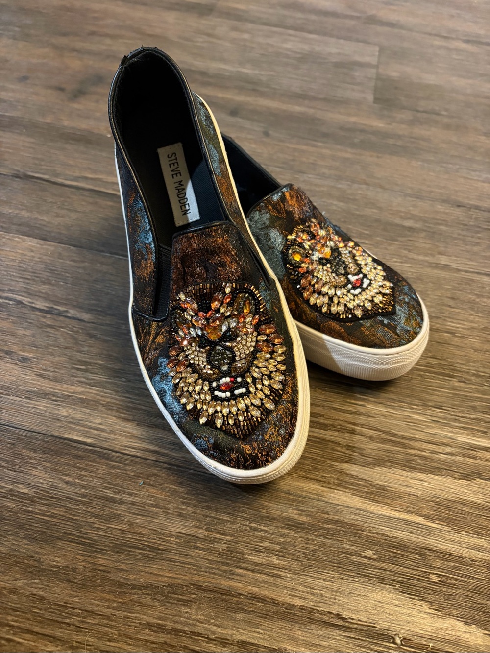 Steve Madden Women’s Gills Lion Head Embellished Tapestry Slip On Sneakers 6.5